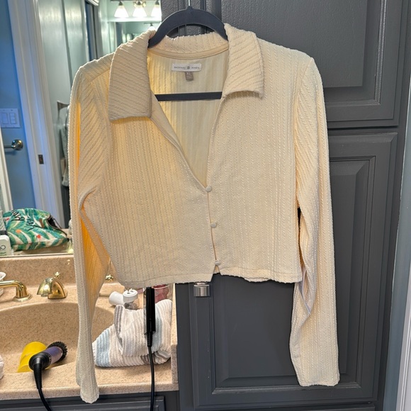 NWT Backyard Roses Shirt - Picture 1 of 4